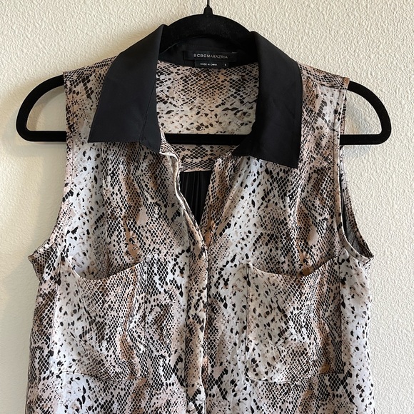 BCBGMAXAZRIA Snake Print Pleated Top - Picture 4 of 7